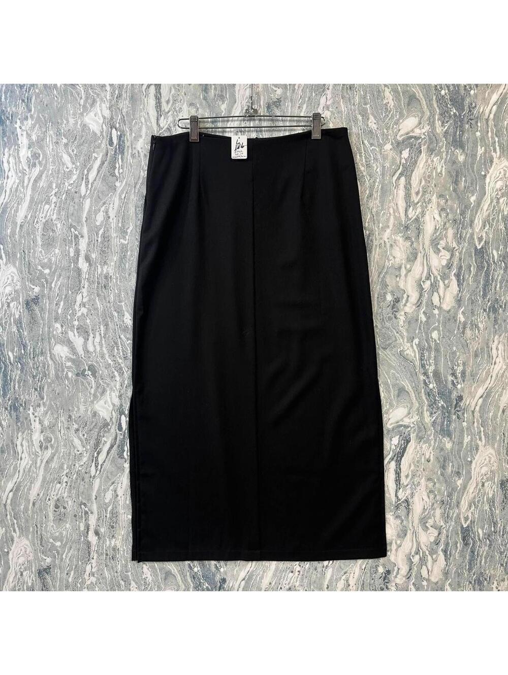 Minimalist Black Midi Skirt (L)